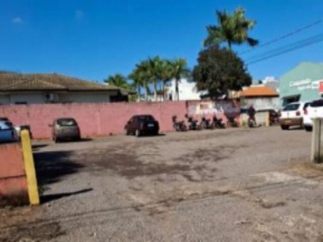 A PARTE IDEAL DE 76,665M2 - DATA DE TERRAS NO 1/2-B (UM/DOIS-B) DA QUADRA NO. 17 (DEZESSETE), localizado em Mamborê - PR