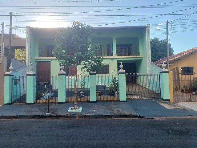Lote 039 data de terras sob no 08 (oito), da quadra no 03 (tres), com a area de 330,00 metros quadrados, situada no jardim real