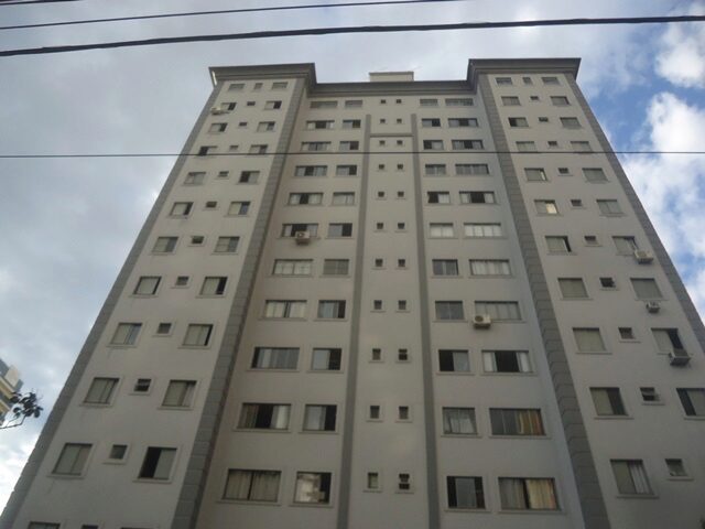 APARTAMENTO Nº 802, SITUADO NO 8º PAVIMENTO SUPERIOR DO BLOCO B DO CONJUNTO RESIDENCIAL LUIS XVI - RUA SERGIPE, 1600, localizado em Londrina - PR