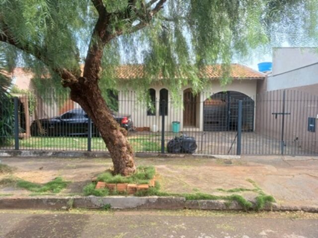DATA DE TERRAS SOB Nº 04, DA QUADRA Nº 19, MEDINDO A ÁREA DE 300,00M² - RUA ANAI, 40, localizado em Londrina - PR, bairro Jardim Shangri-lá