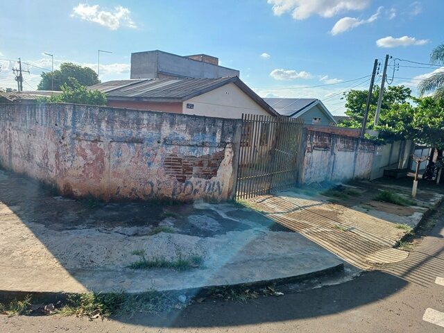 LOTE DE TERRAS SOB Nº 28, DA QUADRA Nº 33, MEDINDO A ÁREA DE 242,26M² - RUA ETTORE PISTORI, 11, localizado em Londrina - PR