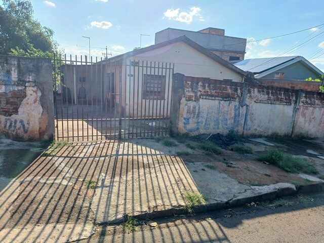 LOTE DE TERRAS SOB Nº 28, DA QUADRA Nº 33, MEDINDO A ÁREA DE 242,26M² - RUA ETTORE PISTORI, 11, localizado em Londrina - PR