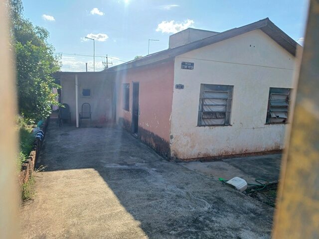 LOTE DE TERRAS SOB Nº 28, DA QUADRA Nº 33, MEDINDO A ÁREA DE 242,26M² - RUA ETTORE PISTORI, 11, localizado em Londrina - PR