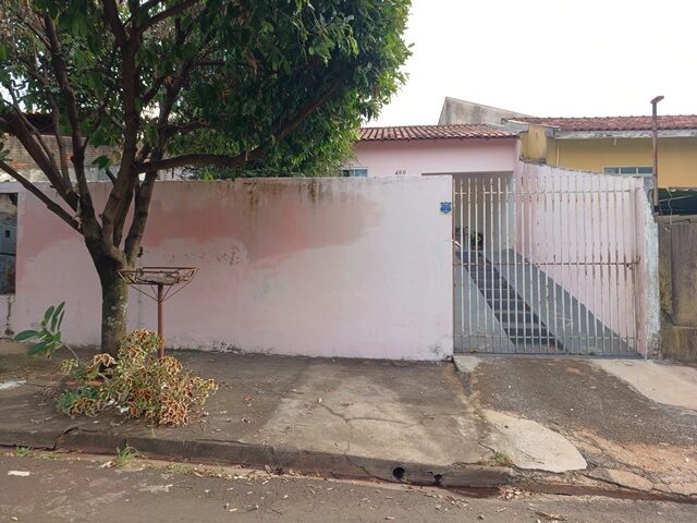 DATA Nº 21, DA QUADRA Nº 06, COM 200,00M² - RUA IDA POSTALLI VICTORELLI, 400, localizado em Londrina - PR