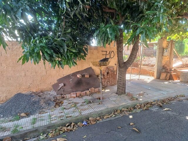 LOTE DE TERRAS SOB Nº 02, DA QUADRA Nº 15, COM A ÁREA DE 200,00M² - RUA JURACY HUGA CABRAL MESSIAS, 710, localizado em Londrina - PR, bairro Jardim Planalto