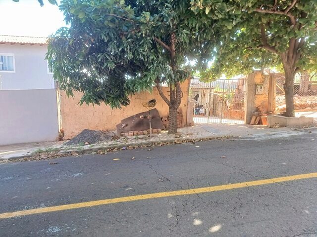 LOTE DE TERRAS SOB Nº 02, DA QUADRA Nº 15, COM A ÁREA DE 200,00M² - RUA JURACY HUGA CABRAL MESSIAS, 710, localizado em Londrina - PR, bairro Jardim Planalto