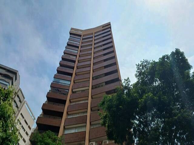 APARTAMENTO Nº 01 SITUADO NO 1º PAVIMENTO TIPO DO CONDOMÍNIO EDIFÍCIO EMBAIXADOR - RUA BELO HORIZONTE, 734, localizado em Londrina - PR