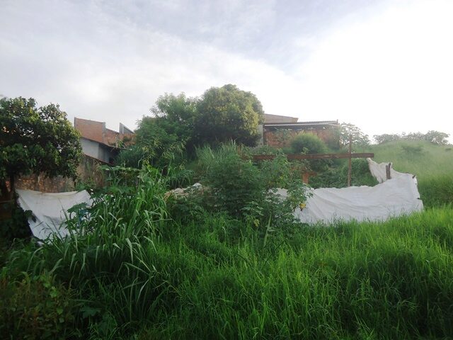 DATA DE TERRAS SOB Nº 01, DA QUADRA Nº IX, MEDINDO A ÁREA DE 350,25M² - RUA CRISTINA MARUCI, S/Nº, localizado em Londrina - PR, bairro Jardim Santa Joana