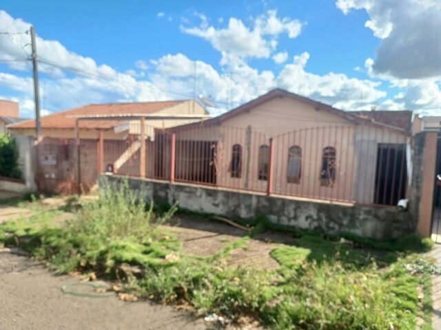 DATA DE TERRAS SOB Nº 26, DA QUADRA Nº 05, MEDINDO A ÁREA DE 200,00M² - RUA CUSTODIO TAVARES DA SILVA, 353, localizado em Londrina - PR