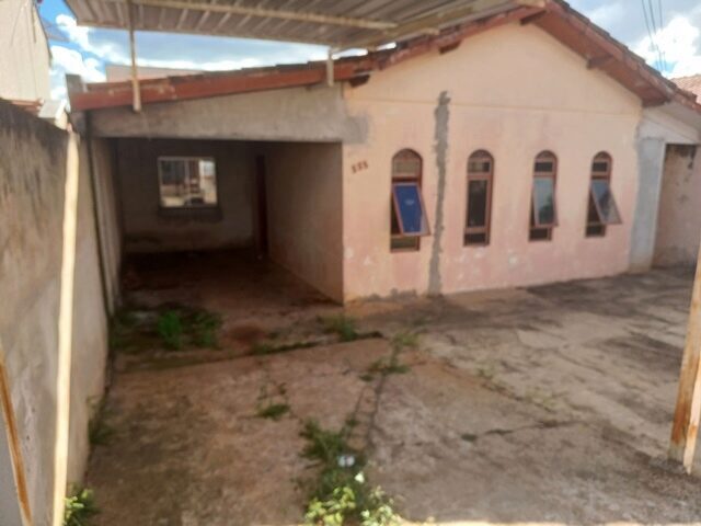 DATA DE TERRAS SOB Nº 26, DA QUADRA Nº 05, MEDINDO A ÁREA DE 200,00M² - RUA CUSTODIO TAVARES DA SILVA, 353, localizado em Londrina - PR