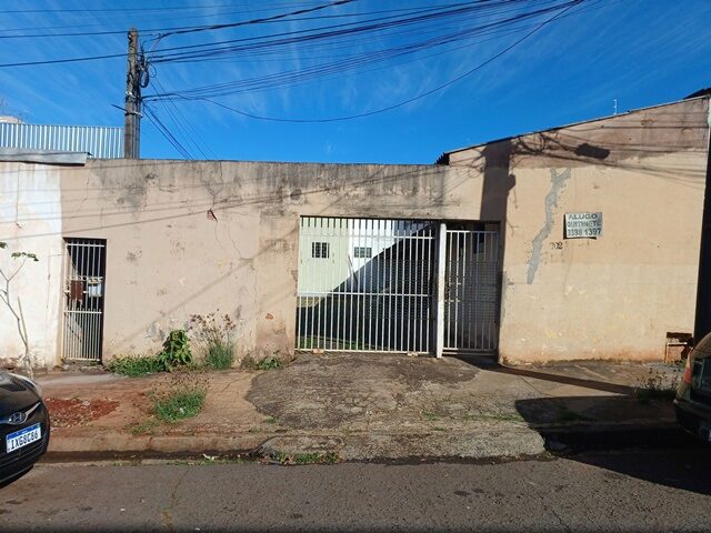 DATA DE TERRAS Nº 06, DA QUADRA Nº 25-A, MEDINDO A ÁREA DE 630,00M² - RUA SANTA CATARINA, 702, localizado em Londrina - PR
