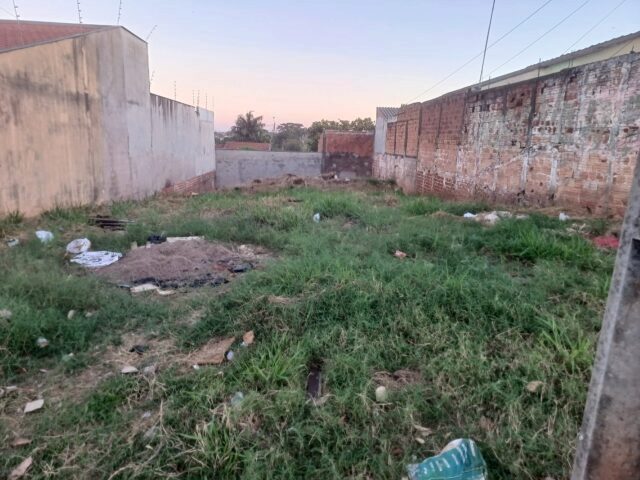 DATA DE TERRAS SOB Nº 19, DA QUADRA Nº 04, MEDINDO A ÁREA DE 250,00M² - RUA OCTAVIO CLIVATI, S/Nº, localizado em Londrina - PR, bairro Jardim das Palmeiras