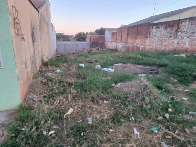 DATA DE TERRAS SOB Nº 19, DA QUADRA Nº 04, MEDINDO A ÁREA DE 250,00M² - RUA OCTAVIO CLIVATI, S/Nº, localizado em Londrina - PR, bairro Jardim das Palmeiras