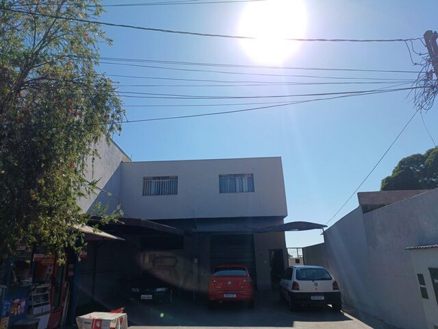 DATA DE TERRAS DENOMINADA C, MEDINDO A ÁREA DE 365,43M² - RUA ARAGUAIA, 170, localizado em Londrina - PR, bairro Vila Nova