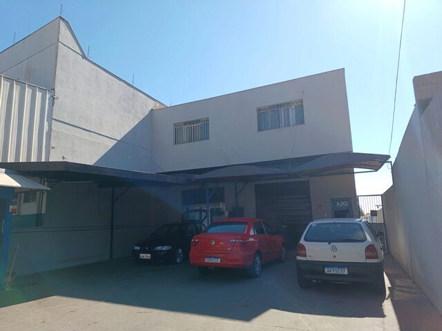DATA DE TERRAS DENOMINADA C, MEDINDO A ÁREA DE 365,43M² - RUA ARAGUAIA, 170, localizado em Londrina - PR, bairro Vila Nova