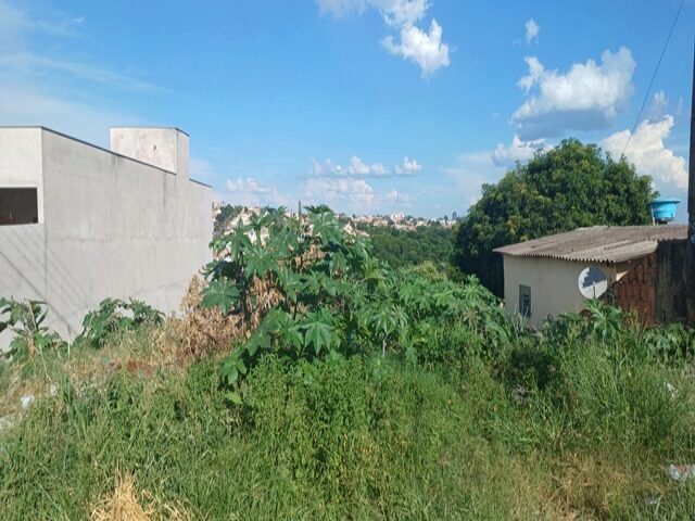 LOTE Nº 12, DA QUADRA Nº XI, COM A ÁREA DE 300,00M² - RUA DO ATLETISMO, S/Nº, localizado em Londrina - PR, bairro Jardim Olimpico