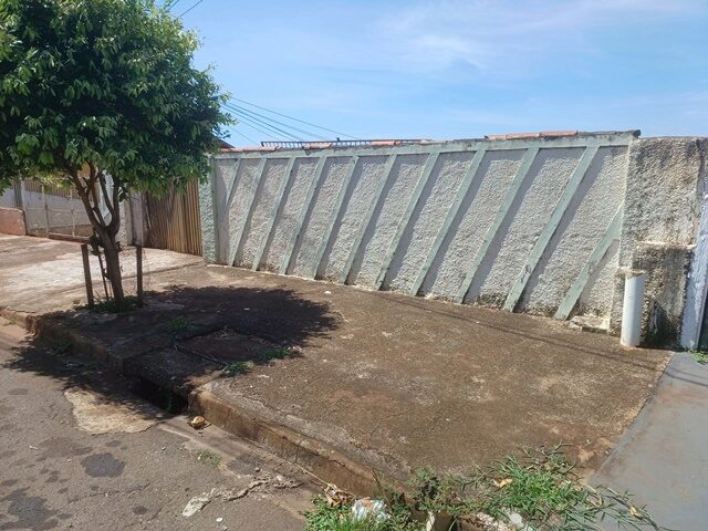 DATA DE TERRAS SOB Nº 16, DA QUADRA Nº VIII, COM A ÁREA DE 309,49M² - RUA VICTOR HUGO, 262, localizado em Londrina - PR, bairro Jardim Ok