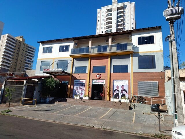 DATA Nº A.L.1, COM 400,00M² - AVENIDA VOLUNTÁRIOS DA PÁTRIA, 476, localizado em Londrina - PR, bairro Jardim Andrade