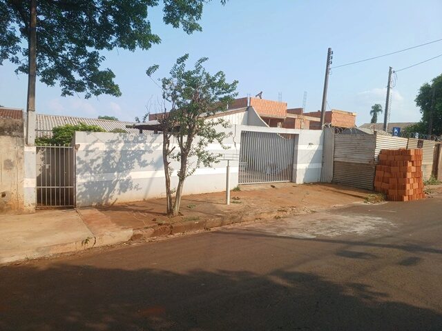 UMA DATA DE TERRAS SOB Nº 29, DA QUADRA Nº VI, COM A ÁREA DE 292,60M² - RUA ARARACANGA, 316, localizado em Londrina - PR, bairro Jardim Santa Rita