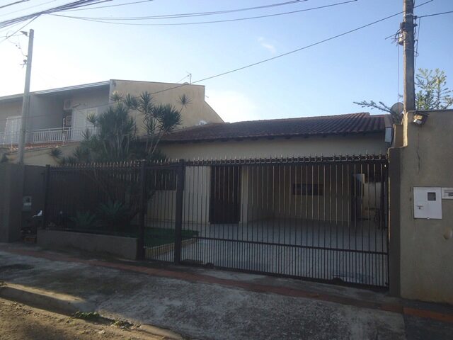 DATA DE TERRAS Nº 15, DA QUADRA Nº 05, COM A ÁREA DE 250,00M² - RUA AMAURY DE OLIVEIRA E SILVA, 193, localizado em Londrina - PR