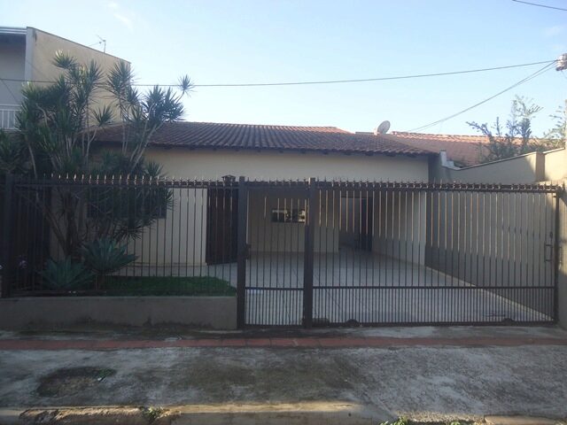 DATA DE TERRAS Nº 15, DA QUADRA Nº 05, COM A ÁREA DE 250,00M² - RUA AMAURY DE OLIVEIRA E SILVA, 193, localizado em Londrina - PR