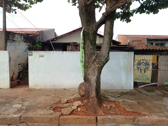LOTE DE TERRAS SOB Nº 37, DA QUADRA Nº 53, MEDINDO A ÁREA DE 200,00M² - RUA PAPAGAIO, 23, localizado em Londrina - PR