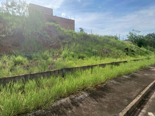 DATA DE TERRAS Nº 02, DA QUADRA Nº 09, COM A ÁREA DE 2.372,88M² - RUA RUBENS CARRARA, S/Nº, localizado em Londrina - PR, bairro Jardim Tenerife