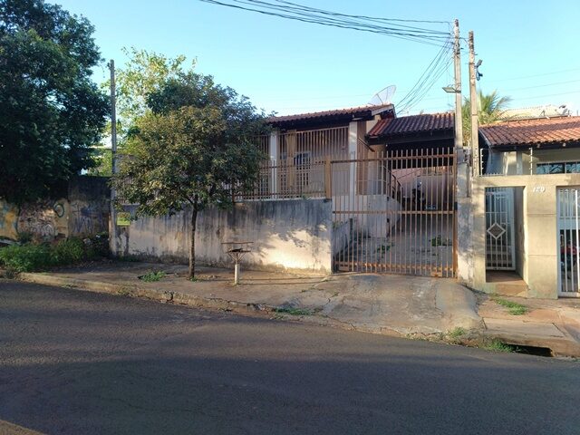 Imagem do imóvel DATA Nº 11, DA QUADRA Nº 09, COM ÁREA DE 250,00M² - RUA VICENTE DE CARVALHO, 130