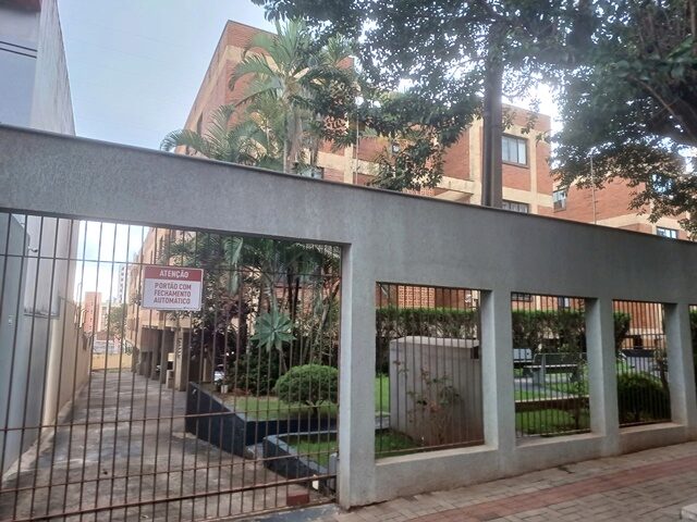 UNIDADE AUTÔNOMA Nº 305, DO 3º ANDAR LATERAL DIREITO, DO EDIFÍCIO SANTA MARIA - AVENIDA RIO DE JANEIRO, 1422, localizado em Londrina - PR