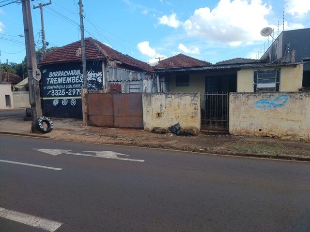 Imagem do imóvel UMA ÁREA DE TERRAS, MEDINDO 297,00M² - RUA TREMEMBES, 212 E 222