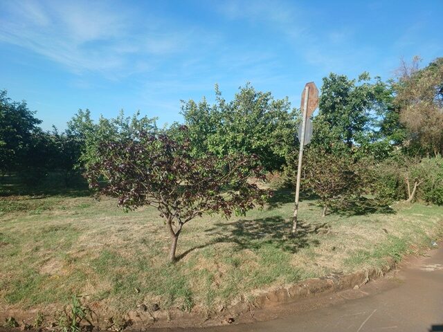 ÁREA DE TERRAS A, MEDINDO 2.696,28M², SITUADA NA QUADRA Nº 14 - RUA NOVA ESPERANÇA, S/Nº, localizado em Londrina - PR