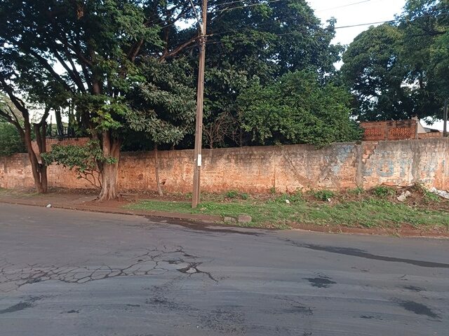 DATA DE TERRAS SOB N° 11, DA QUADRA N° 05, COM A ÁREA DE 380,14M² - AVENIDA ANTONIO CAPELLO, 1088, localizado em Londrina - PR, bairro Jardim Maria Lucia