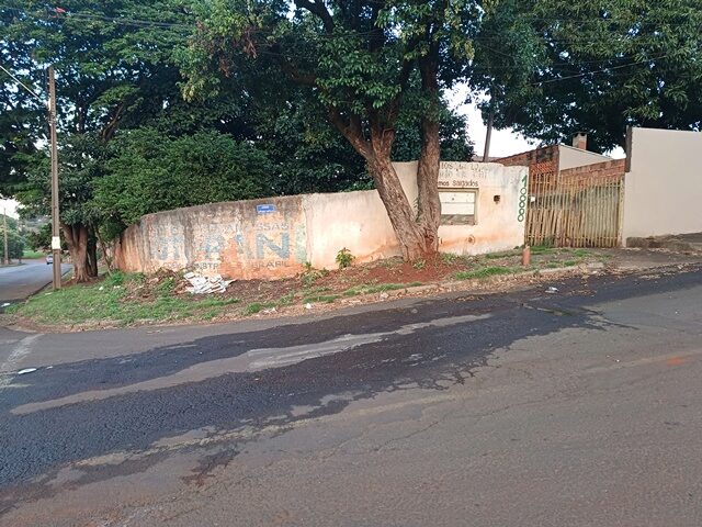 DATA DE TERRAS SOB N° 11, DA QUADRA N° 05, COM A ÁREA DE 380,14M² - AVENIDA ANTONIO CAPELLO, 1088, localizado em Londrina - PR, bairro Jardim Maria Lucia