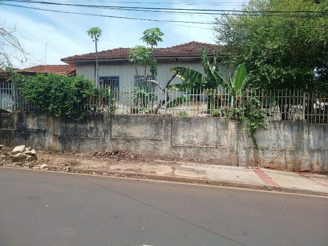 DATA DE TERRAS SOB Nº 18, DA QUADRA Nº 24, COM A ÁREA DE 302,70M² - RUA TUPINAMBAS, 434, localizado em Londrina - PR, bairro Vila Casoni