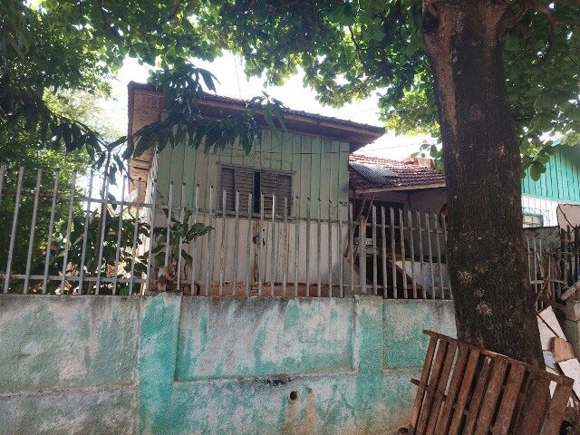 DATA DE TERRAS SOB Nº 18, DA QUADRA Nº 24, COM A ÁREA DE 302,70M² - RUA TUPINAMBAS, 434, localizado em Londrina - PR, bairro Vila Casoni