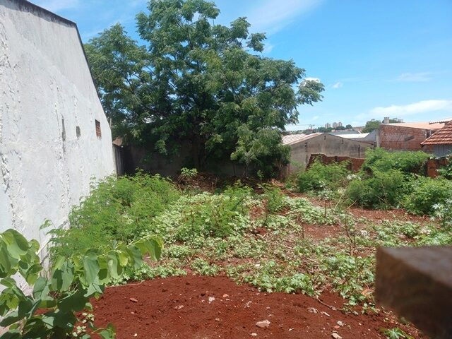 DATA DE TERRAS SOB Nº 15, DA QUADRA Nº 51, COM A ÁREA DE 300,00M² - RUA SAGITÁRIO, S/Nº, localizado em Londrina - PR, bairro Jardim do Sol