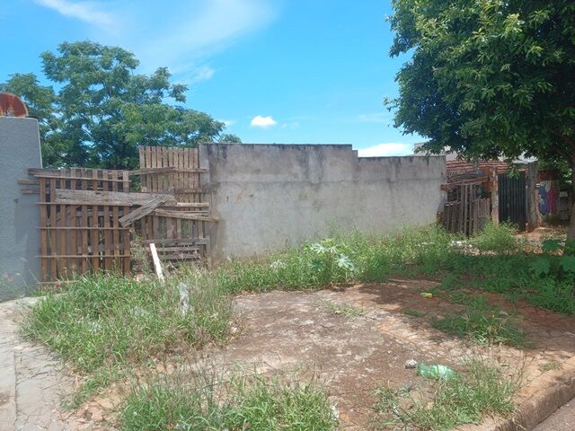 DATA DE TERRAS SOB Nº 15, DA QUADRA Nº 51, COM A ÁREA DE 300,00M² - RUA SAGITÁRIO, S/Nº, localizado em Londrina - PR, bairro Jardim do Sol