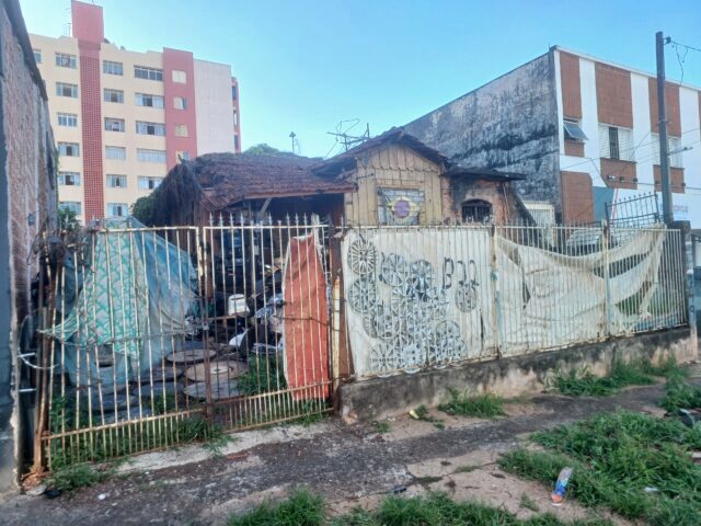 DATA DE TERRAS SOB Nº 16, MEDINDO A ÁREA DE 250,00M² - RUA BAHIA, 749, localizado em Londrina - PR