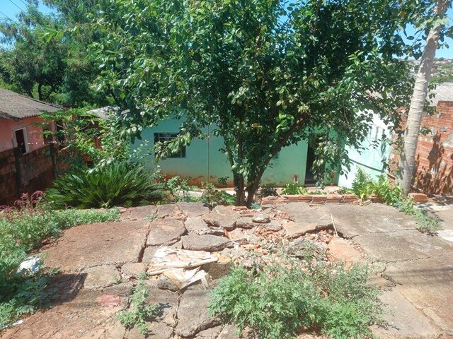 LOTE DE TERRAS SOB Nº 10, DA QUADRA Nº 31, COM A ÁREA DE 200,00M² - RUA ANTONIO ESCUDERO MARTINS, 274, localizado em Londrina - PR, bairro Jardim Shangri-lá