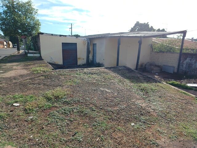 Imagem do imóvel LOTE DE TERRAS SOB Nº 30, DA QUADRA Nº 37, MEDINDO A ÁREA DE 242,26M² - RUA ETTORE PISTORI, 167