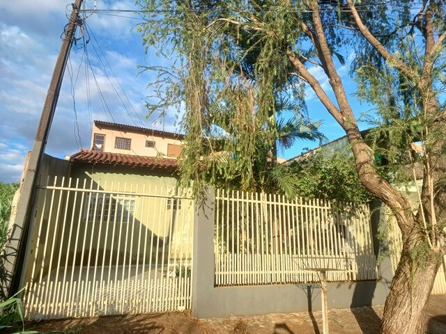 DATA DE TERRAS N° 09, DA QUADRA Nº 08, COM A ÁREA DE 277,43M² - RUA RAMIRO BORGES SANTANA, 15, localizado em Londrina - PR