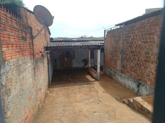 DATA DE TERRAS SOB Nº 16, DA QUADRA Nº 05, COM A ÁREA DE 200,00M² - RUA ORIVALDO FROIS DA MOTA, 57, localizado em Londrina - PR, bairro Jardim Barcelona