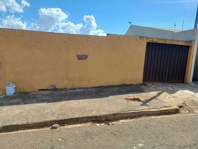 LOTE DE TERRAS SOB Nº 08, DA QUADRA Nº 19, COM A ÁREA DE 200,00M² - RUA JURACY HUGA CABRAL MESSIAS, 904, localizado em Londrina - PR, bairro Jardim Planalto