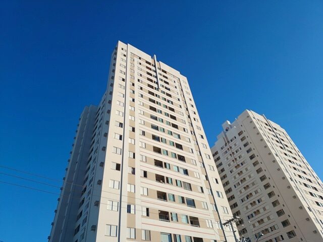 APARTAMENTO Nº 407, TIPO B, SITUADO NO 4º PAVIMENTO TIPO, DO BLOCO TORRE AMARILIS (LESTE), DO PATEO AURORA RESIDENCIAL - AVENIDA JOSÉ GABRIEL DE OLIVEIRA, 685, localizado em Londrina - PR, bairro Jardim Alcantara