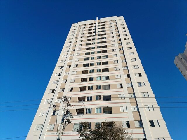 APARTAMENTO Nº 407, TIPO B, SITUADO NO 4º PAVIMENTO TIPO, DO BLOCO TORRE AMARILIS (LESTE), DO PATEO AURORA RESIDENCIAL - AVENIDA JOSÉ GABRIEL DE OLIVEIRA, 685, localizado em Londrina - PR, bairro Jardim Alcantara