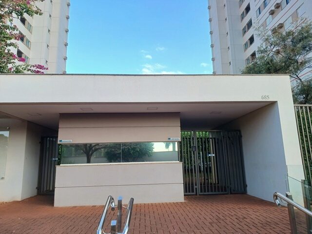APARTAMENTO Nº 407, TIPO B, SITUADO NO 4º PAVIMENTO TIPO, DO BLOCO TORRE AMARILIS (LESTE), DO PATEO AURORA RESIDENCIAL - AVENIDA JOSÉ GABRIEL DE OLIVEIRA, 685, localizado em Londrina - PR, bairro Jardim Alcantara