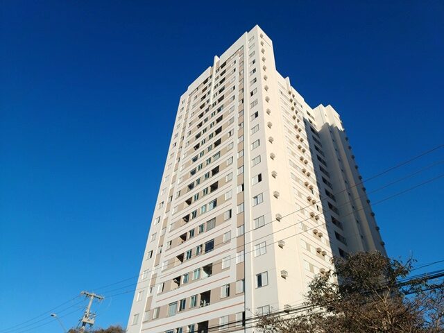 APARTAMENTO Nº 407, TIPO B, SITUADO NO 4º PAVIMENTO TIPO, DO BLOCO TORRE AMARILIS (LESTE), DO PATEO AURORA RESIDENCIAL - AVENIDA JOSÉ GABRIEL DE OLIVEIRA, 685, localizado em Londrina - PR, bairro Jardim Alcantara