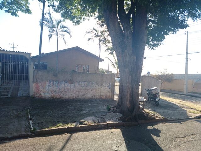 Imagem do imóvel LOTE DE TERRAS Nº 08, DA QUADRA Nº 05, MEDINDO ÁREA DE 242,26M² - RUA FRANCISCO DE ASSIS FERNANDES RUIZ, 89