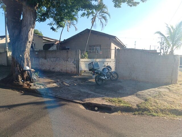 LOTE DE TERRAS Nº 08, DA QUADRA Nº 05, MEDINDO ÁREA DE 242,26M² - RUA FRANCISCO DE ASSIS FERNANDES RUIZ, 89, localizado em Londrina - PR
