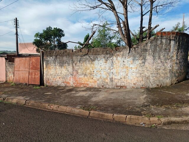 LOTE DE TERRAS SOB Nº 01, DA QUADRA Nº 36, MEDINDO A ÁREA DE 242,26M² - RUA ODALFE SAPIA, 12, localizado em Londrina - PR